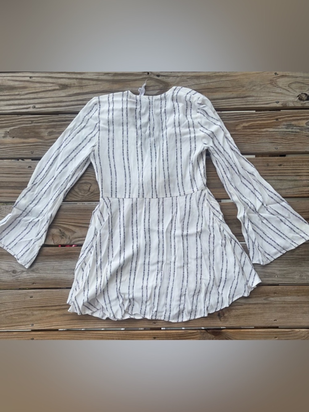 Olivaceous Tie Front Mini Dress Boho Bell Sleeve Flowy Size Medium - Picture 4 of 4